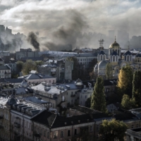 Smoke rises after a Russian missile attack on Kyiv on Monday. | FINBARR O\'REILLY / THE NEW YORK TIMES