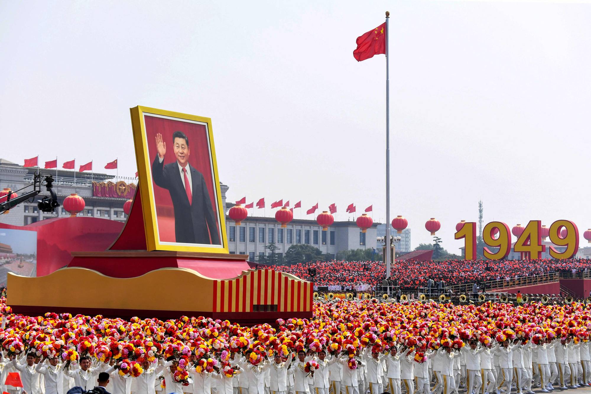 a giant portrait of Chinese President Xi Jinping in Beijing's Tiananmen Square during the National Day parade in October 2019.  | AFP-JIJI