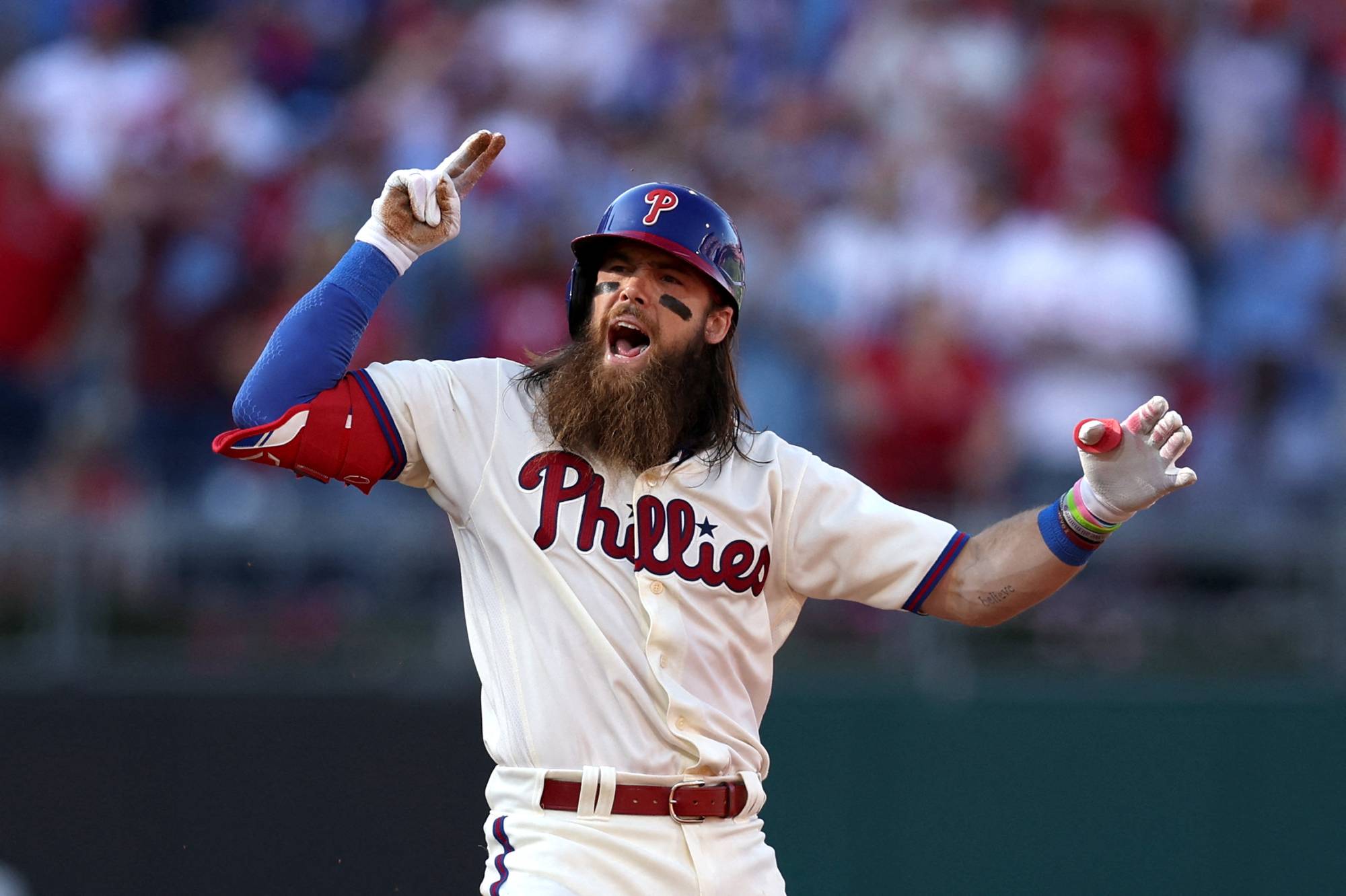 Underdog Phillies slay Braves to reach first NLCS since 2010 - The