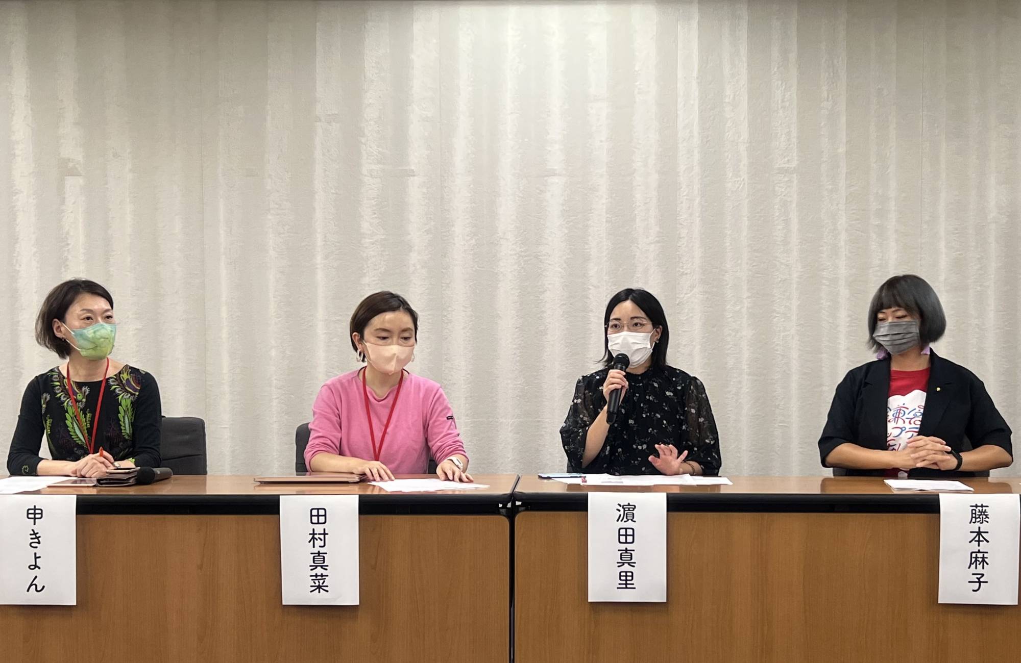 Academics and politicians aiming to see more mothers elected to public office hold a news conference in Tokyo on Monday. | TOMOKO OTAKE