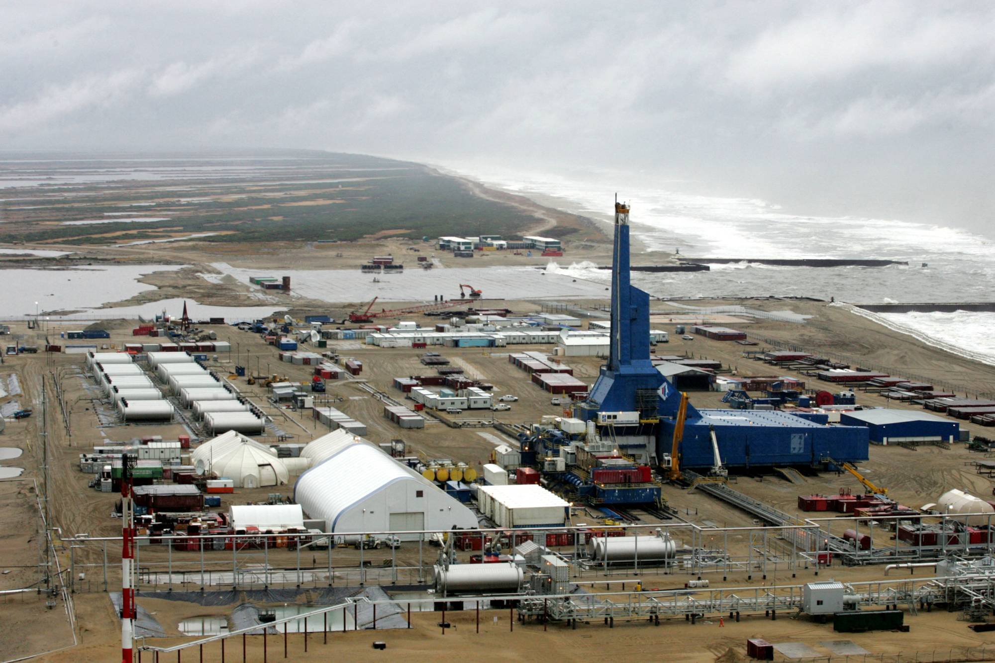 An aerial view shows the Yastreb (Hawk) land rig at Sakhalin-1's Chaivo field, some 1,000 kilometers north of Yuzhno Sakhalinsk, in 2006. | REUTERS