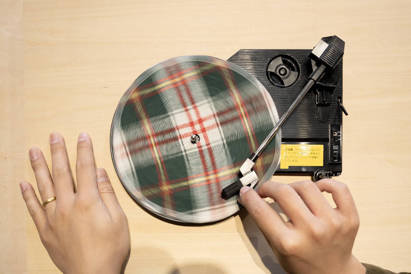 Studio Poetic Curiosity’s playable record, made from recycled waste textiles, is on display at the Itochu SDGs Studio. | MINA ASABA 