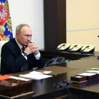 Russian President Vladimir Putin chairs a Security Council meeting via a video link at the Novo-Ogaryovo state residence outside Moscow on Wednesday. The same day, Putin introduced martial law in regions of Ukraine that Moscow claims to have annexed. | SPUTNIK / VIA AFP-JIJI