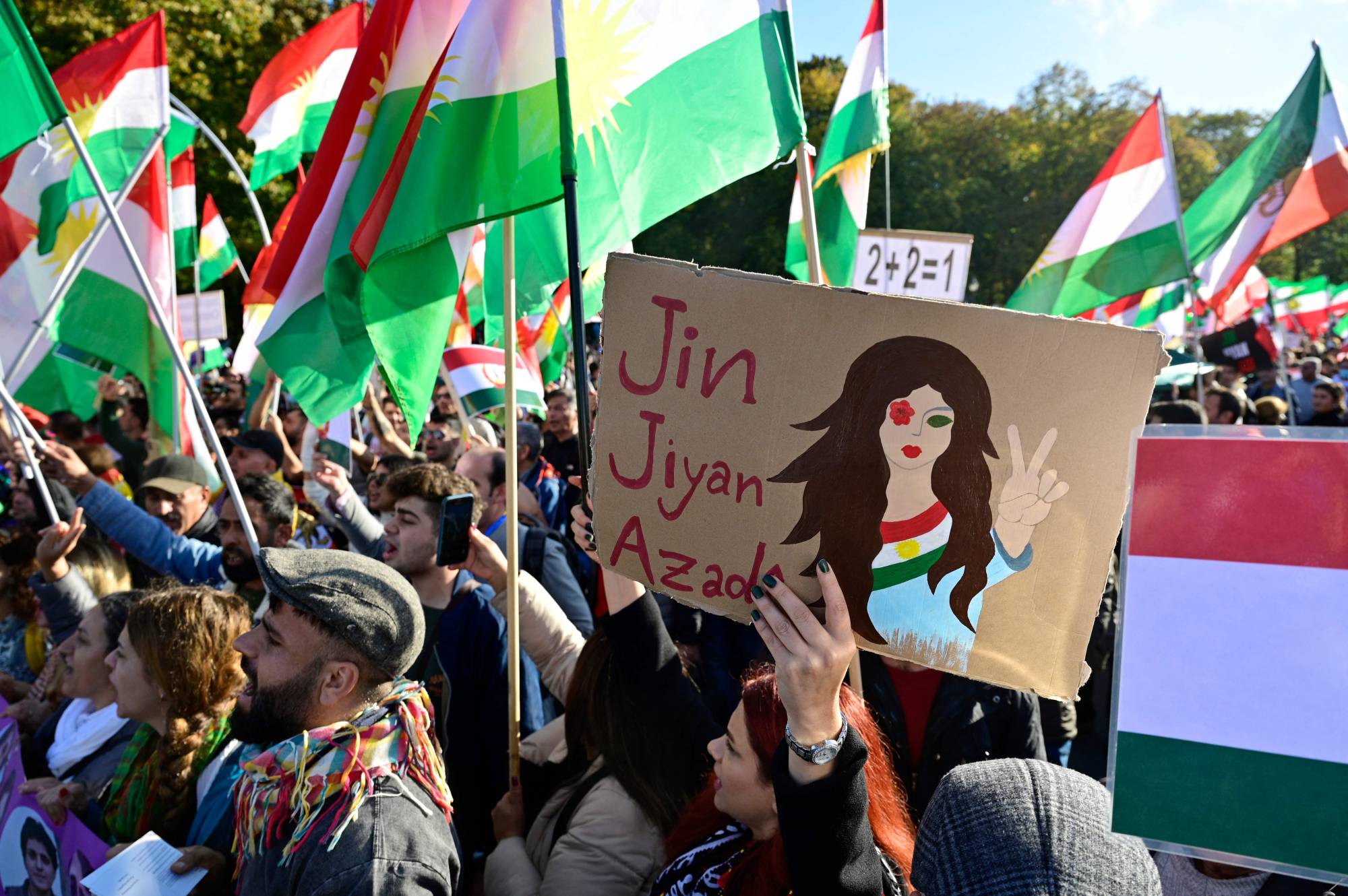 Protesters in Berlin demonstrate against the government of Iran.   | AFP-JIJI