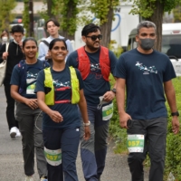 Tokyo Yamathon participants walk the distance of the JR Yamanote Line, which encircles the downtown core of the capital. | MASAKI HASHIMOTO
