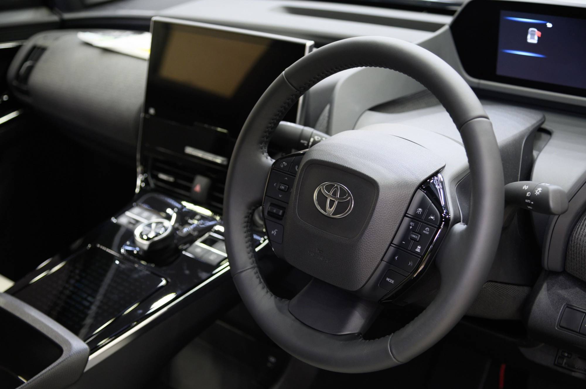 Toyota will temporarily give new car buyers just one smart key instead of two as it seeks to ration semiconductors. | BLOOMBERG