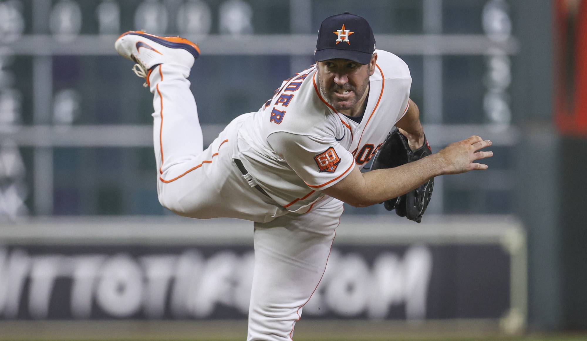 Astros win behind Vintage Verlander, and Home Runs 