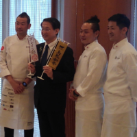 Tottori governor Shinji Hirai with Argento chefs at the gala event | © TOTTORI