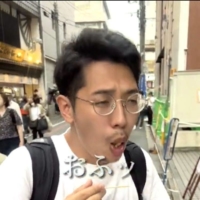 A still from a video clip shows Hirose eating food from a reusable dish at the Gion Festival in Kyoto. | NISHINIPPON SHIMBUN
