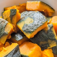 Be sure to lightly peel your kabocha before cooking to help the flavors penetrate better during the simmering. | MAKIKO ITOH