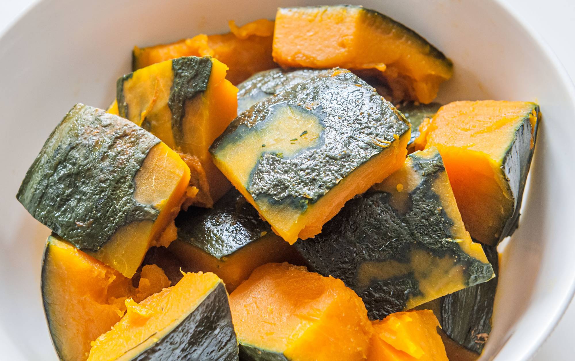Be sure to lightly peel your kabocha before cooking to help the flavors penetrate better during the simmering. | MAKIKO ITOH
