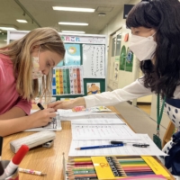 Olivia Zhuravel, 13, who fled from Ukraine to Japan in March, studies Japanese in a one-on-one class at Izumi Elementary School in Tokyo in October. | KANAKO TAKAHARA
