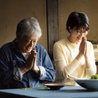 Kenji Sawada (left), seen here with Takako Matsu, plays an aging author who devotes himself to living off the land in Yuji Nakae’s “The Zen Diary.”  | © 2022 “THE ZEN DIARY” FILM PARTNERS
