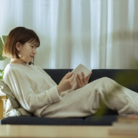 What are you reading these days? Talking about books is a good way to start a conversation in Japanese.  | GETTY IMAGES