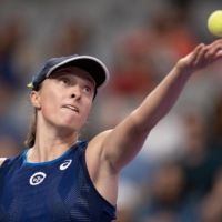 Iga Swiatek serves against Aryna Sabalenka during their semifinal match at the WTA Finals in Fort Worth, Texas, on Sunday. | USA TODAY / VIA REUTERS