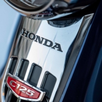 Honda raised its full-year operating profit forecast to ¥870 billion from ¥830 billion for the year ending March 31, mainly helped by weak yen. | AFP-JIJI