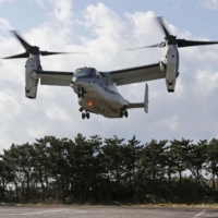 Ground Self-Defense Force\'s V22 Osprey tilt-rotor aircraft is used in a disaster drill in Tokyo on Wednesday. The Japanese and U.S. Ospreys will be deployed in a joint military drill in Kagoshima Prefecture through next week. | KYODO