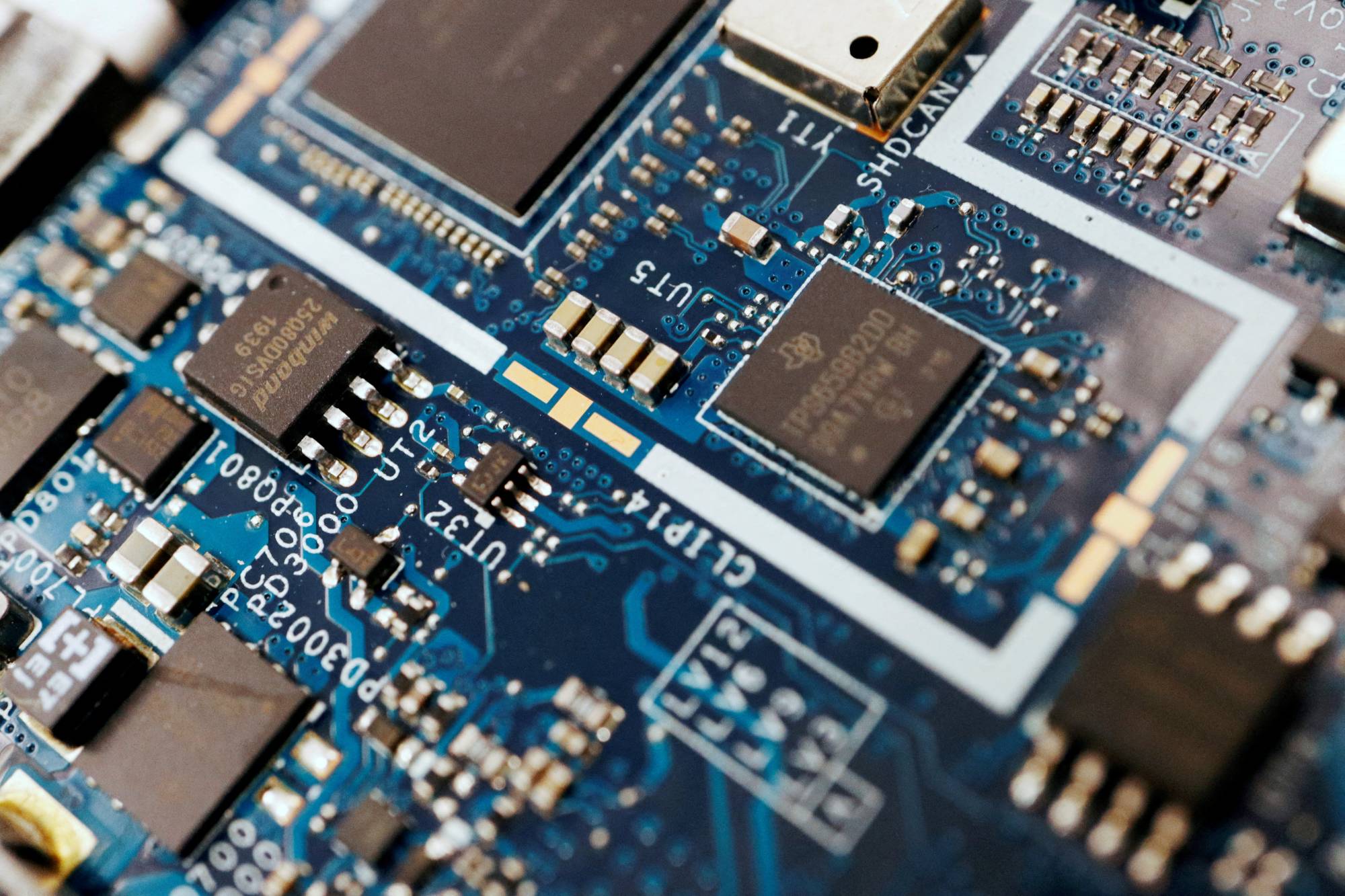 Toyota, Sony, NTT, SoftBank, Kioxia, Denso, NEC and MUFG Bank have invested a total of ¥7.3 billion to form Rapidus.  | REUTERS