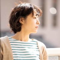 Mao Inoue plays a woman whose strained relationship with her mother is put to the test in “Remember to Breathe.” | © 2022 ‘REMEMBER TO BREATHE’ FILM PARTNERS
