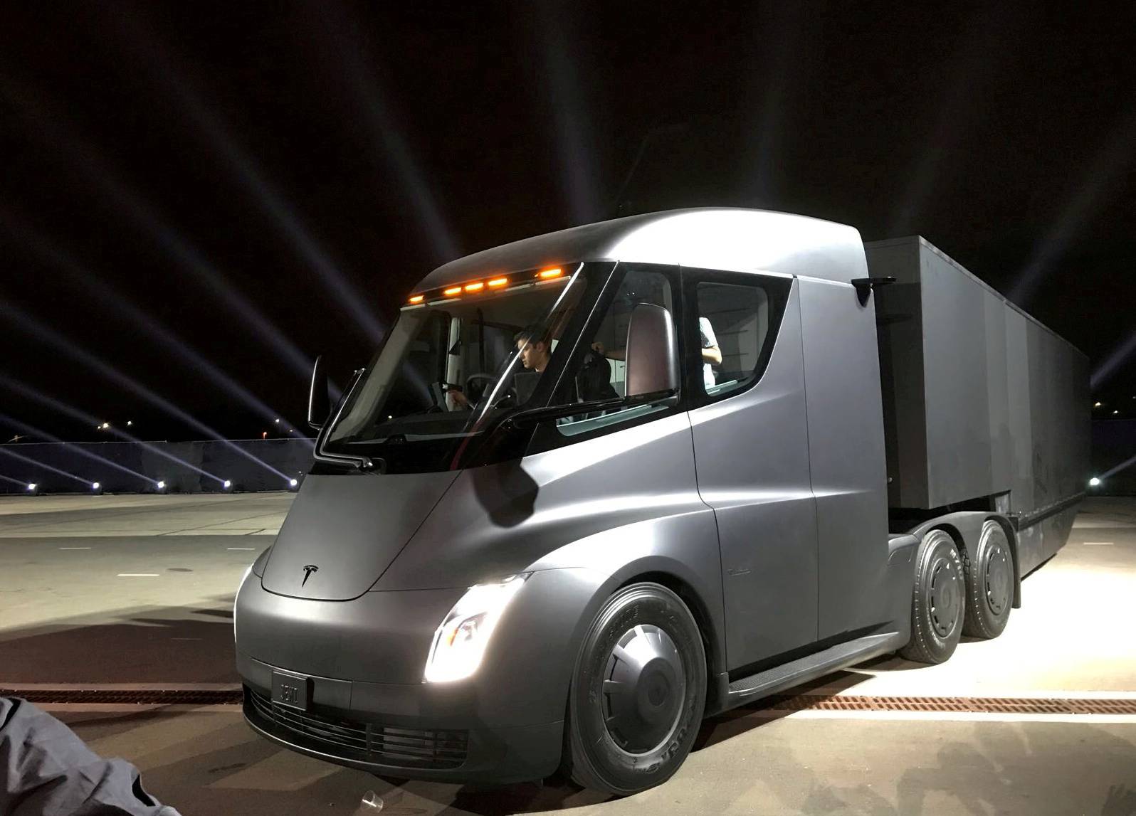 Tesla semi store pickup truck
