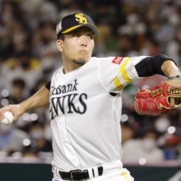 Hawks ace Kodai Senga is reportedly being pursued by several MLB teams. | KYODO