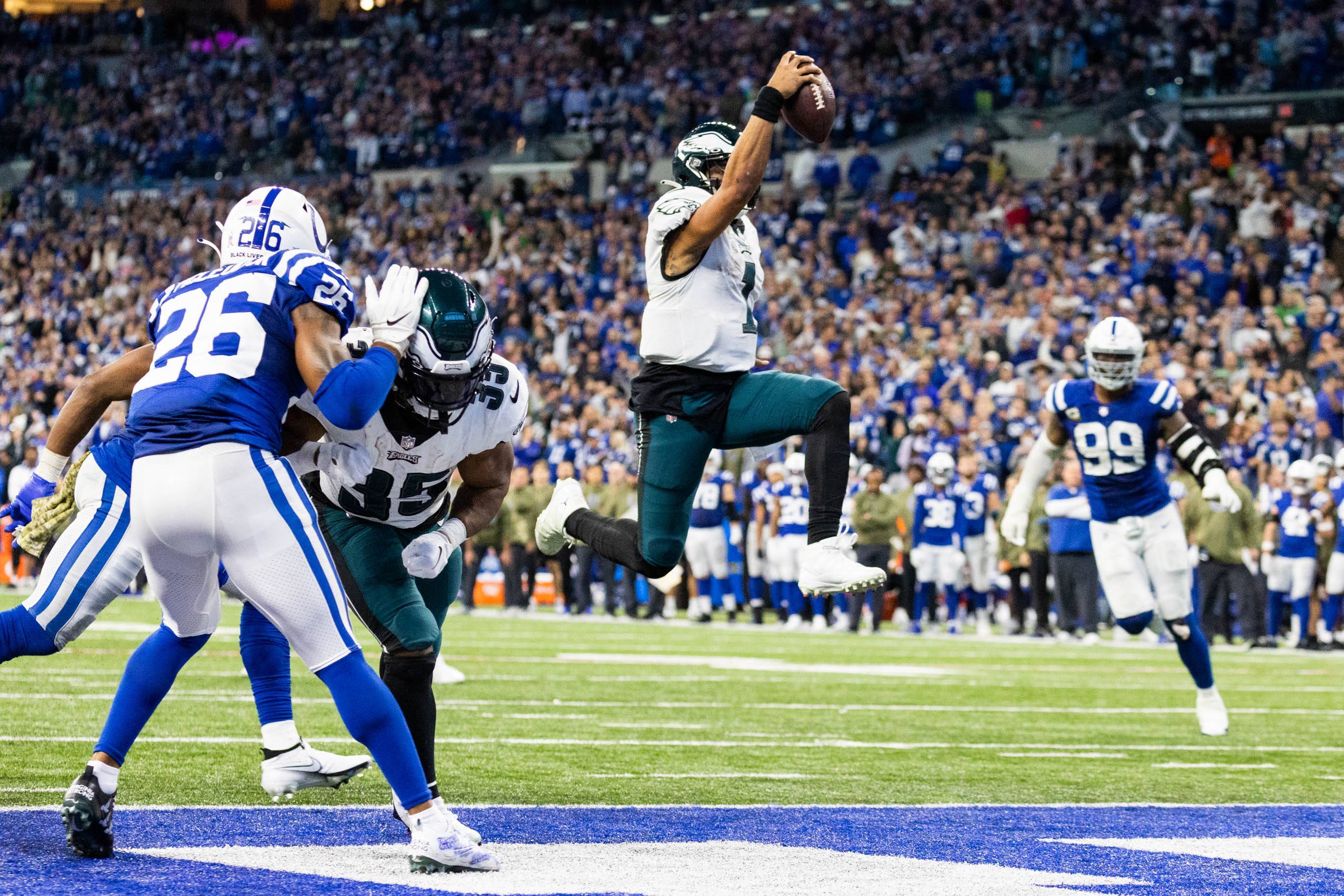 Jalen Hurts sets an NFL record during Eagles victory over Vikings