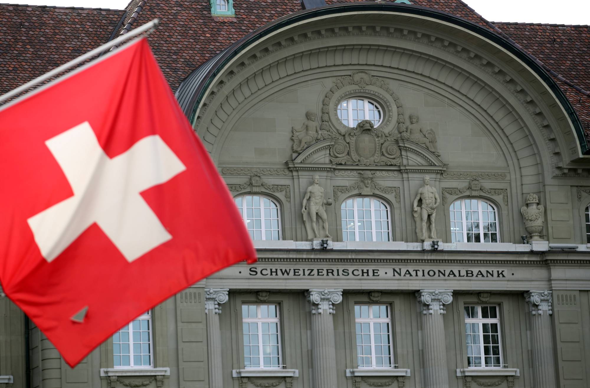 Traders are selling currencies like the yen amid high U.S. interest rates, yet the Swiss franc has somehow managed to remain a safe haven. | REUTERS 