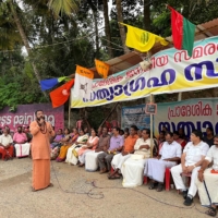 A Hindu priest addresses people who gathered to support the construction of the proposed Vizhinjam Port. | REUTERS