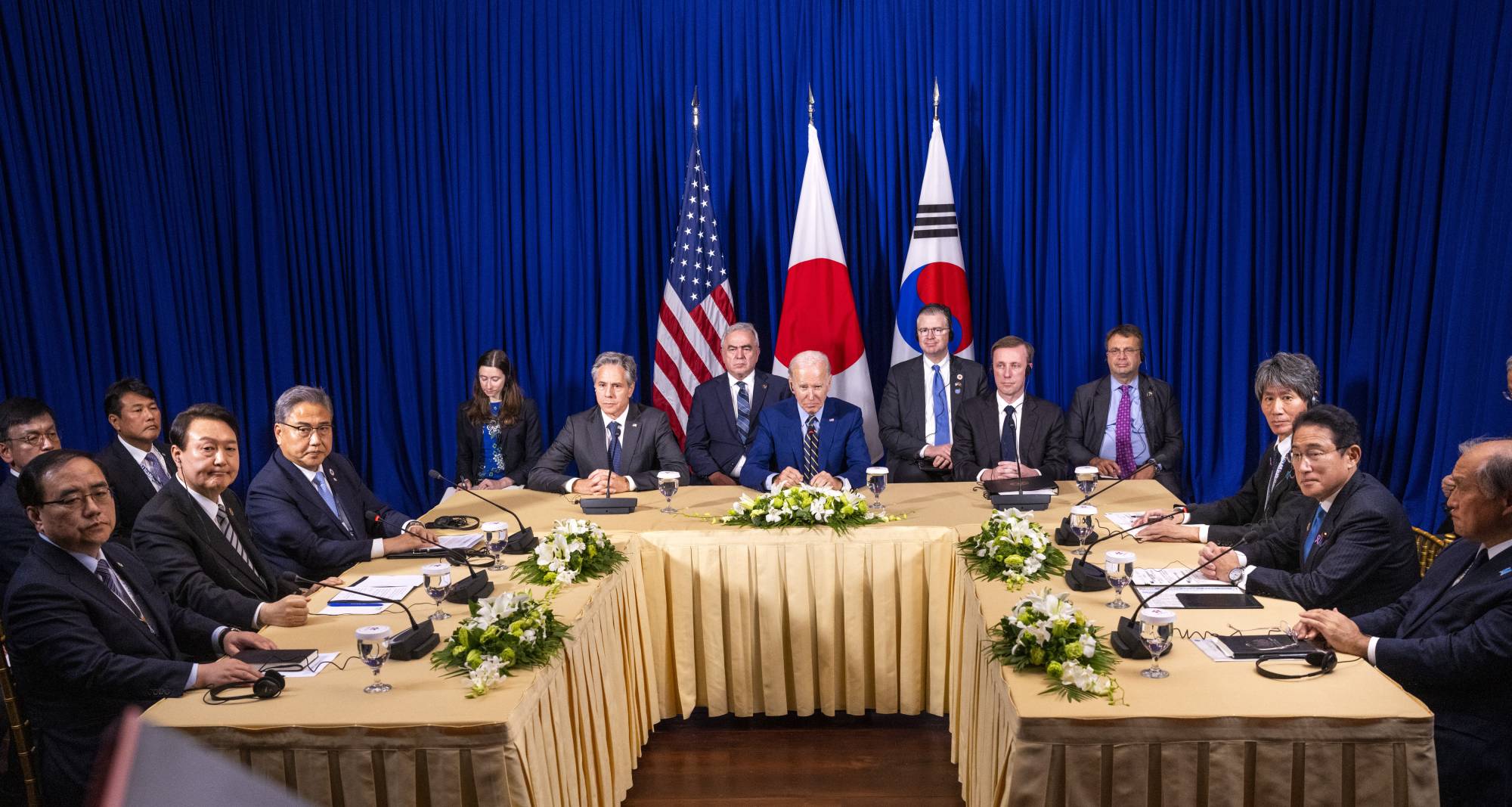 U.S. President Joe Biden (center) meets with South Korean President Yoon Suk-yeol (left) and Prime Minister Fumio Kishida on the sidelines of the Association of Southeast Asian Nations summit in Phnom Penh on Nov. 13. | Doug Mills / The New York Times