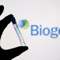 Japanese drugmaker Eisai released findings on its experimental Alzheimer’s drug, sparking debate over whether its efficacy is worth potential risks. | REUTERS