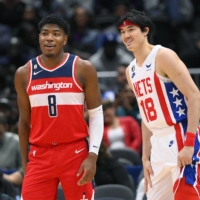 Both Washington\'s Rui Hachimura (left) and Brooklyn\'s Yuta Watanabe will be absent from their teams\' game on Wednesday due to injuries. | AP / VIA KYODO