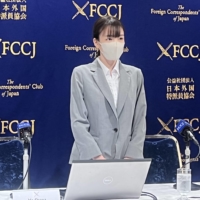 A former follower of the Unification Church who goes by the pseudonym Sayuri Ogawa speaks to reporters at the Foreign Correspondents\' Club of Japan. | TOMOKO OTAKE