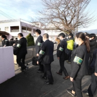 Investigators enter Sakura Hoikuen, a nursery school in Susono, Shizuoka Prefecture, on Sunday. Teachers at the school were alleged to have repeatedly abused toddlers in their care. | KYODO