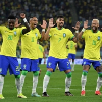 Brazilian players celebrate after scoring a goal against South Korea during the 2022 FIFA World Cup in Doha on Tuesday. | AFP-JIJI