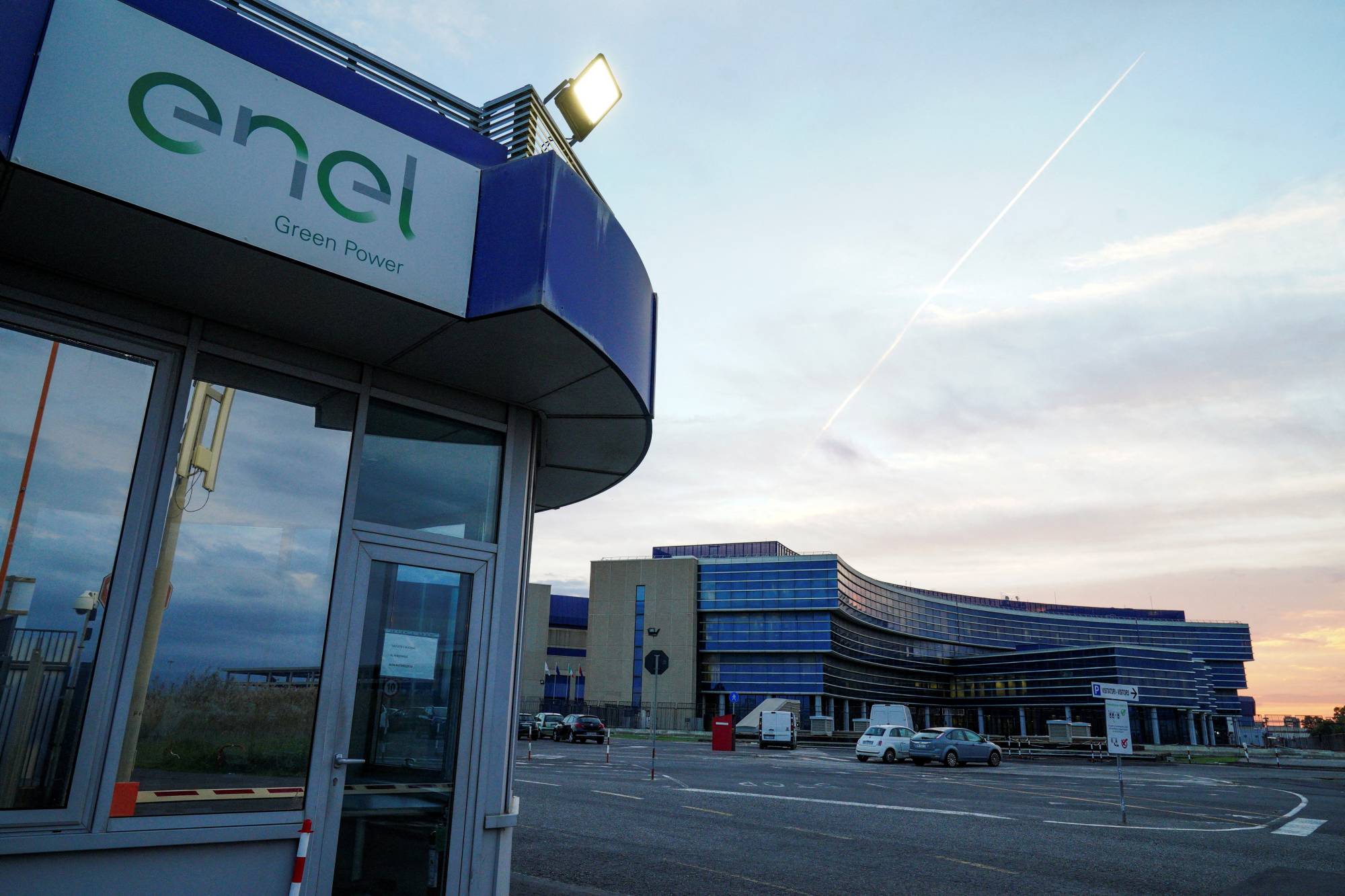 With the help of a new solar cell structure developed by Enel Green Power, the double-sided panels will be able to convert 30% of the sunlight that hits it into power. | REUTERS