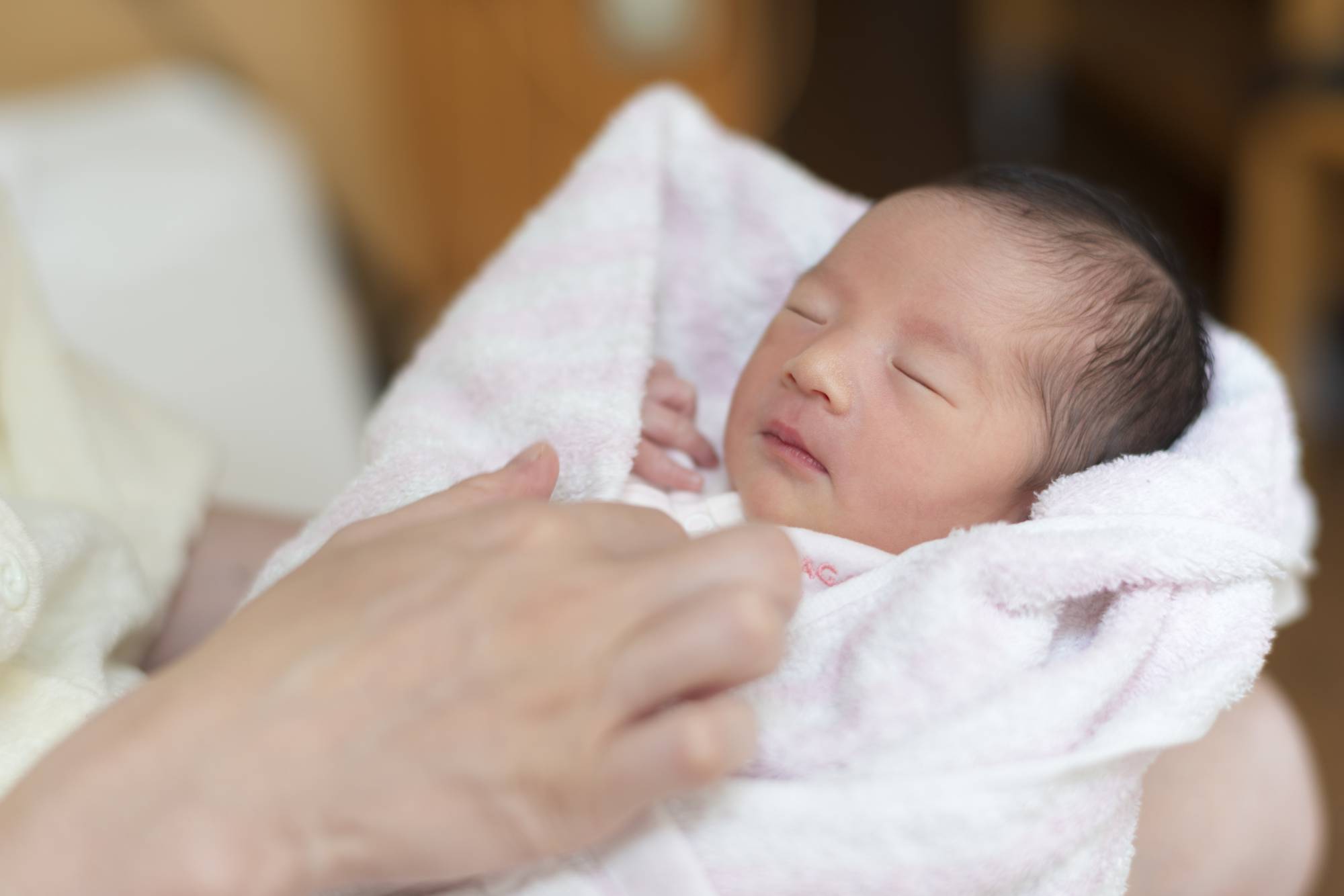 The government is considering raising the childbirth allowance to ¥500,000 per baby from April as costs for childbirth have been rising in Japan in recent years. | GETTY IMAGES