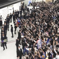 Fans greet members of the Japan national soccer team on their return from the 2022 FIFA World Cup in Qatar, at Narita Airport on Wedesnday. | KYODO