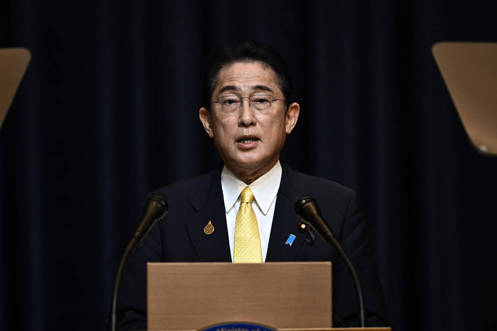 Managers at nearly two-thirds of Japanese companies say they don't support Prime Minister Fumio Kishida's administration. | AFP-JIJI