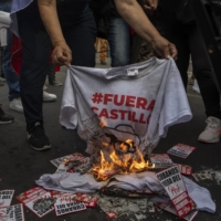 Demonstrators gather in front a police station where President Pedro Castillo was being detained in Lima on Wednesday. | MARCO GARRO / THE NEW YORK TIMES