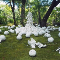 Michiko Sago\'s \"Harmony\" installation Michiko Sago’s “Harmony” installation of porcelain egg-shaped balls was a highlight of October\'s  Go For Kogei craft art festival. | MIO YAMADA