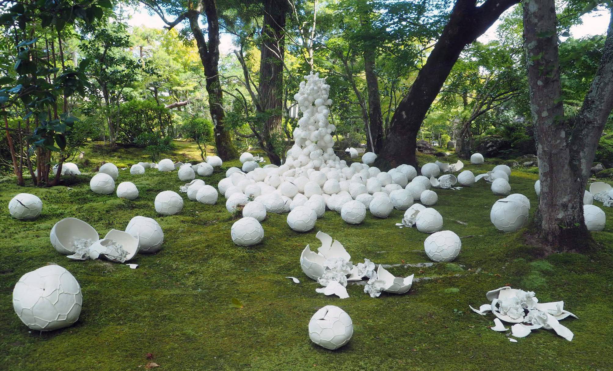 Michiko Sago's 'Harmony' installation Michiko Sago’s “Harmony” installation of porcelain egg-shaped balls was a highlight of October's  Go For Kogei craft art festival. | MIO YAMADA