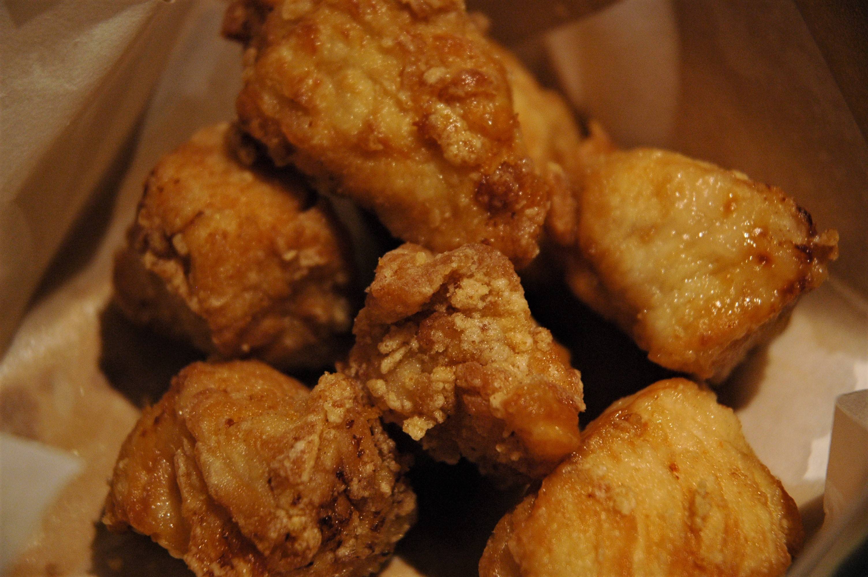 Moriyama may have dozens of stores across Japan, but there's only one branch in Tokyo where you can sink your teeth into their deliciously juicy karaage. | RUSSELL THOMAS