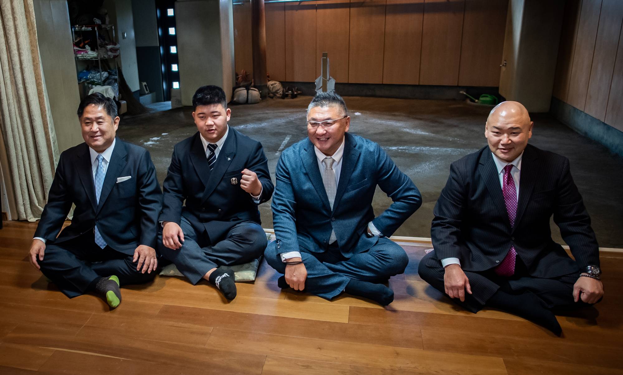 New sumo recruit Seigo Saito (second from left) is joined by Saitama Sakae sumo club head Michinori Yamada (left), Isenoumi stablemaster (second from right) and his father, sumo elder Kabutoyama, at a news conference on Sunday. | JOHN GUNNING