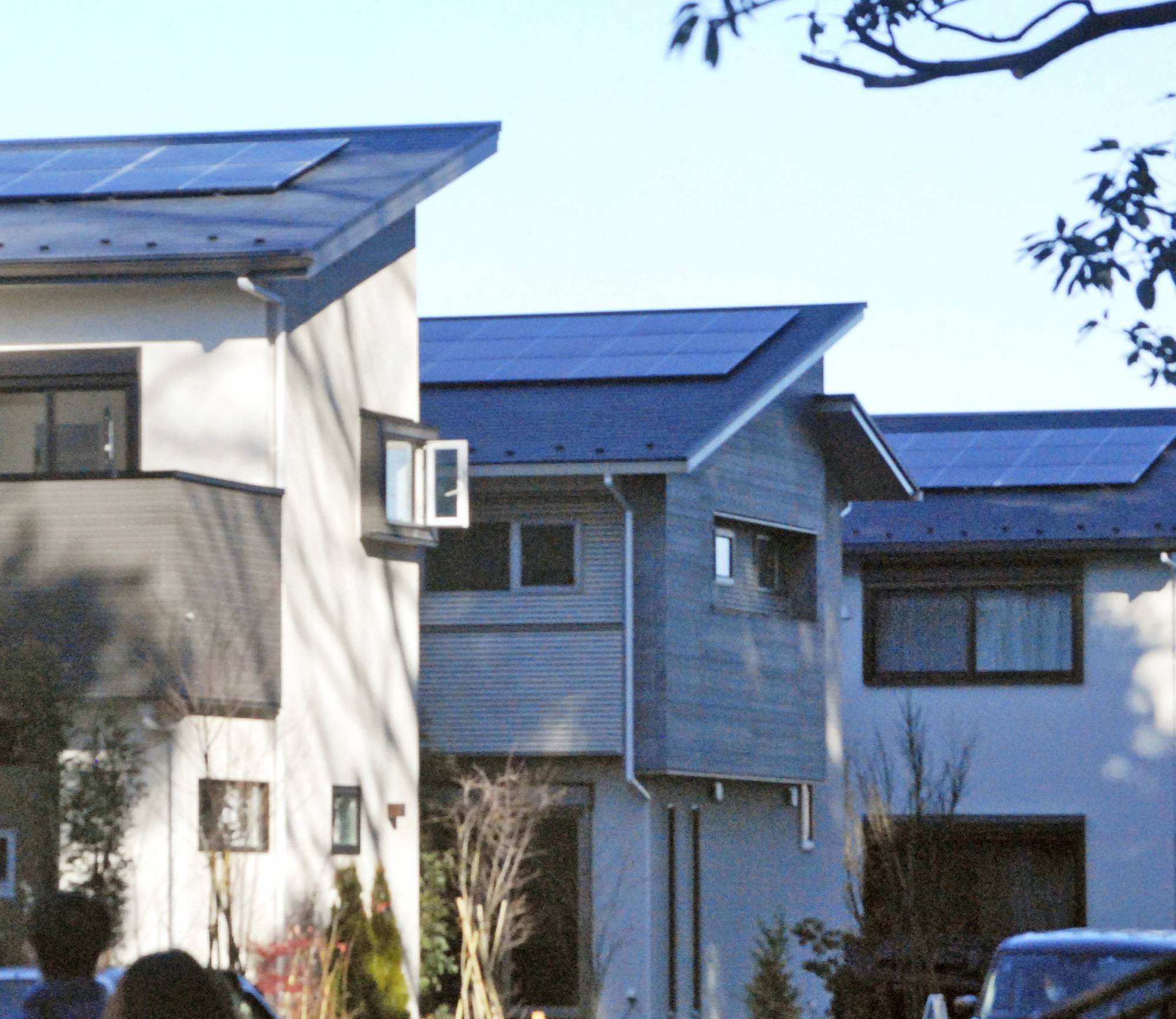 Tokyo will introduce a system from fiscal 2025 requiring newly built homes to have solar panels, the first such mandate in Japan. | KYODO