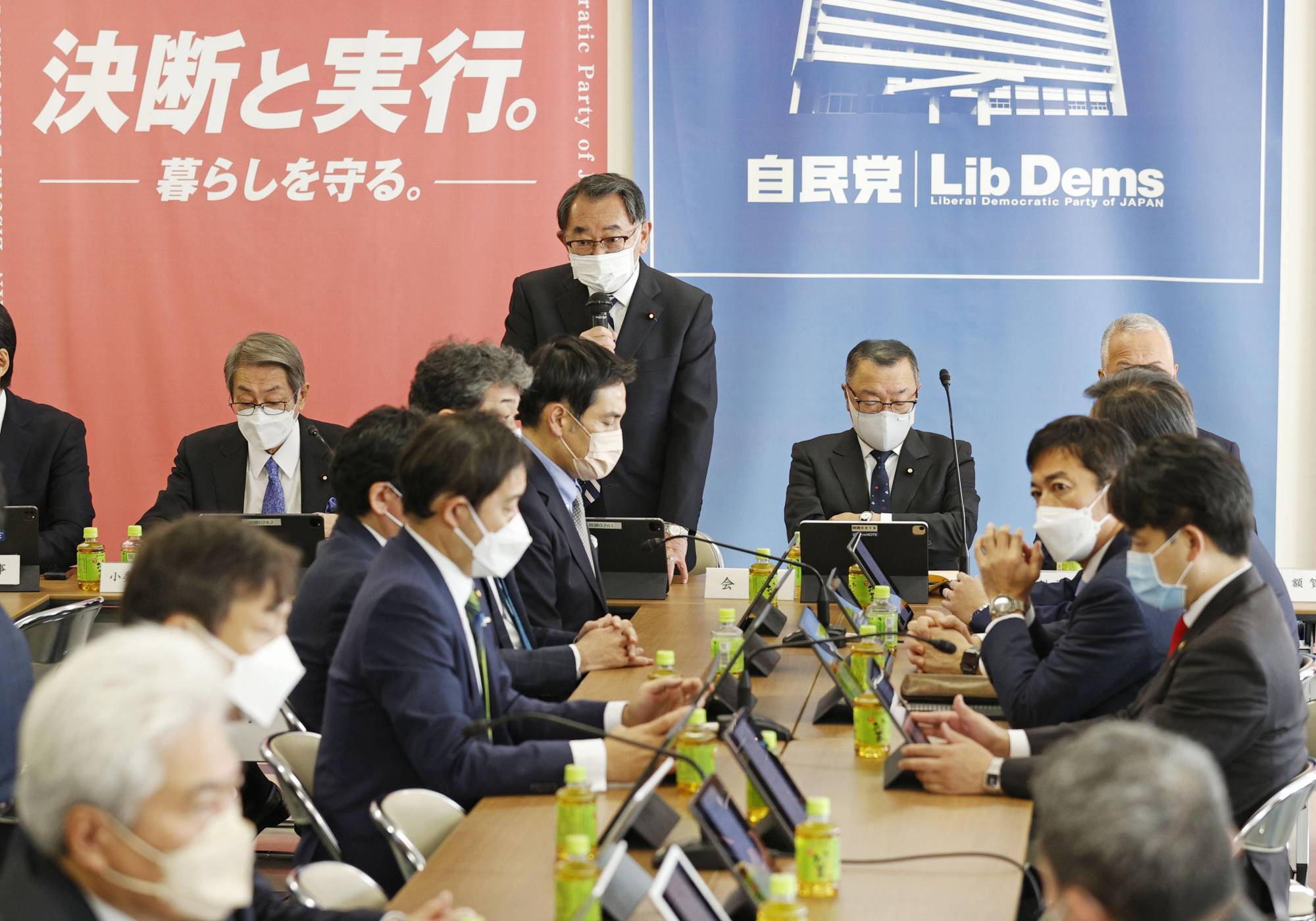 Members of the Liberal Democratic Party hold a tax panel meeting on Friday at the party's headquarters in Tokyo. | KYODO 
