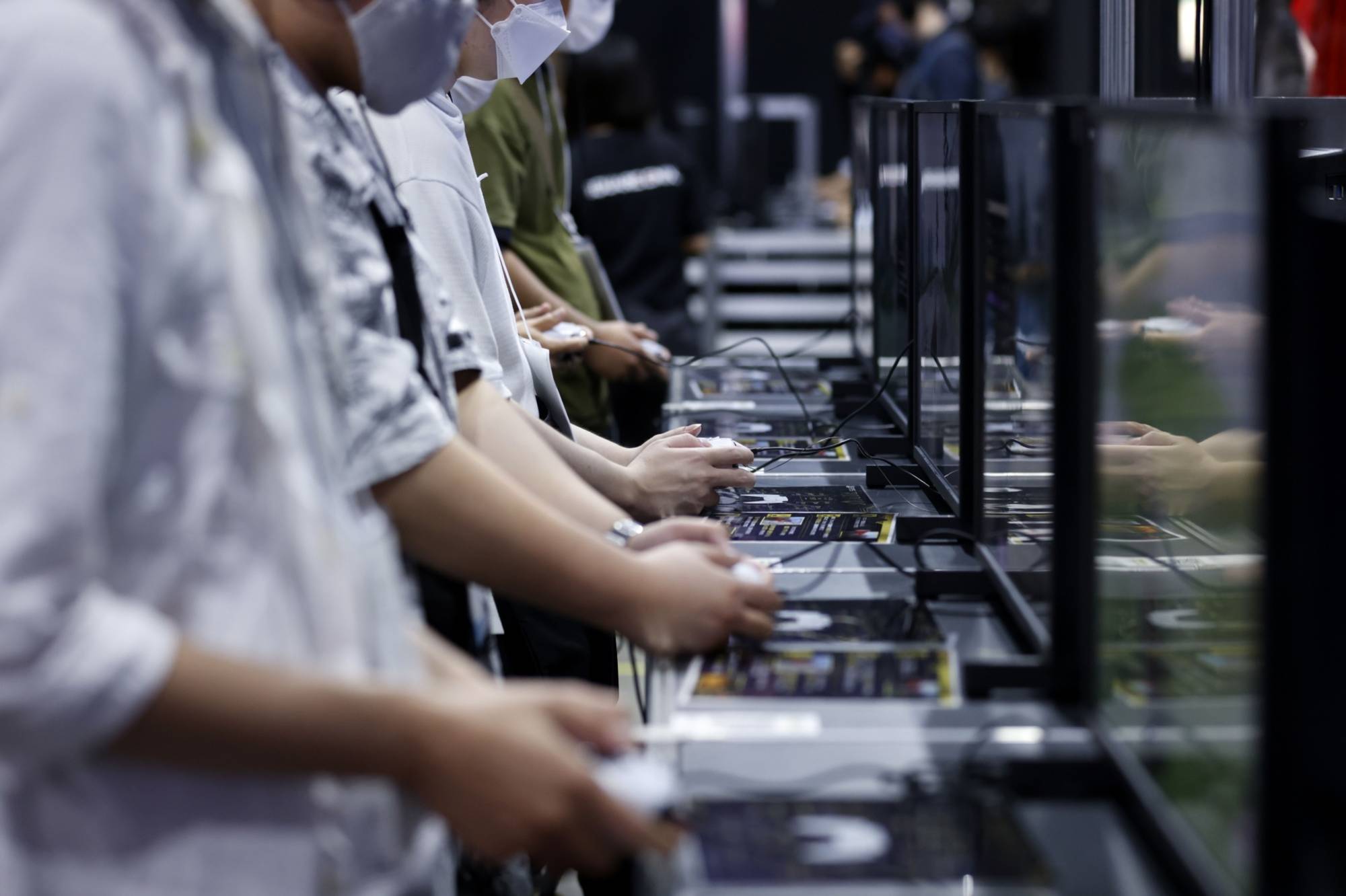 Attendees of Tokyo Game Show 2022 play PlayStation 5 video game consoles in September. Unlike refrigerators and clothes dryers, it’s uncommon for gaming consoles to carry an EnergyStar rating or other marker of efficiency.  | BLOOMERG