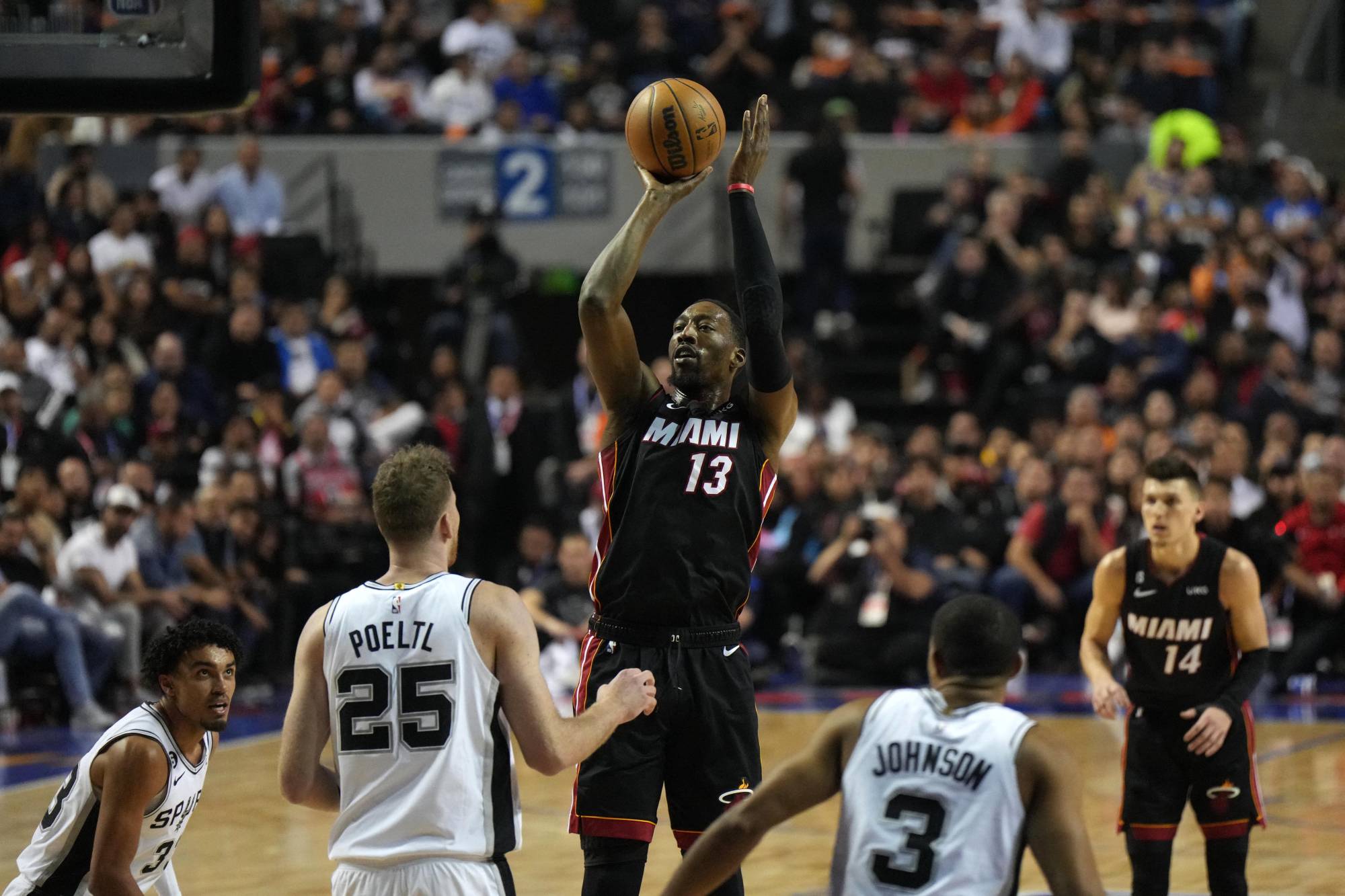 Heat rally to beat Spurs in NBA Mexico City game