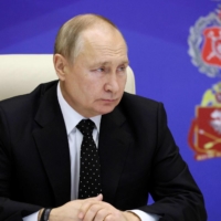 Russian President Vladimir Putin meets with the joint staff of troops involved in Russia\'s invasion of Ukraine, at an undisclosed location in Russia on Saturday. | SPUTNIK / VIA AFP-JIJI