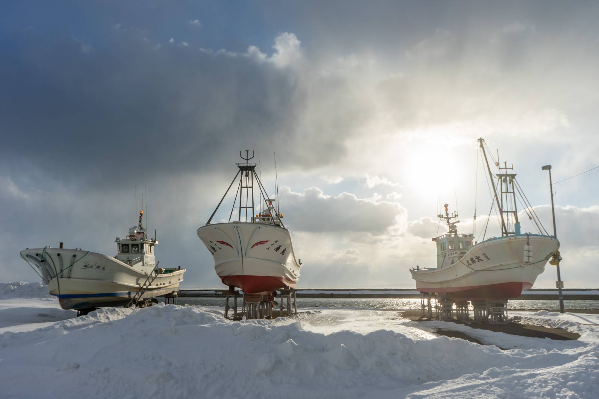 Three boats by the sea | © OSCAR BOYD 