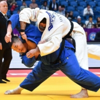Tatsuru Saito (bottom) competes against Tajikistan\'s Temur Rakhimov during the  World Masters wrapped up in Jerusalem on Thursday. | KYODO